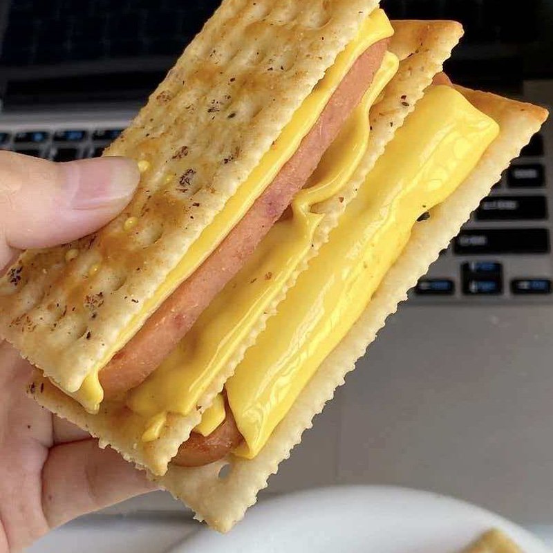 Siyah Trüf Jambonlu Soda Kraker